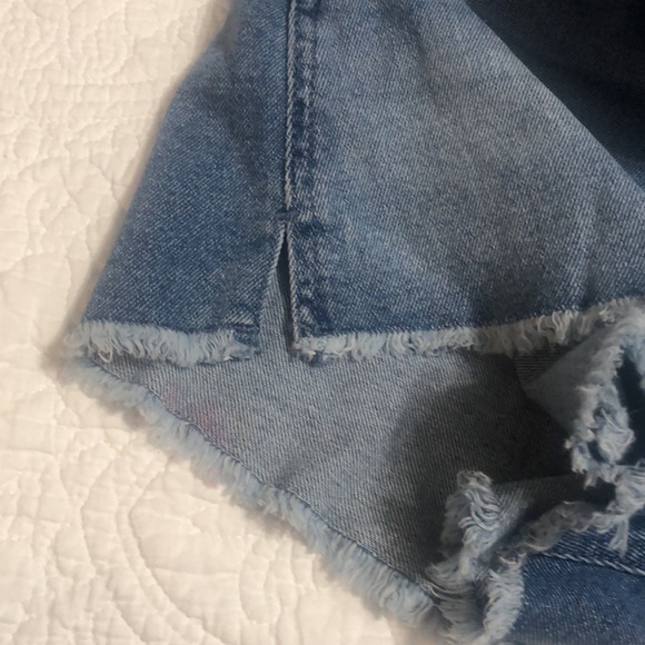 Hollister Denim Shorts. - Picture 4 of 7